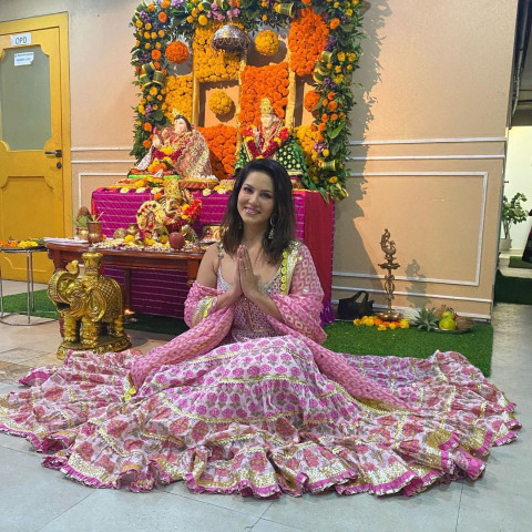 Sexy Sunny Leone New Photos For Mobile hd wallpaper