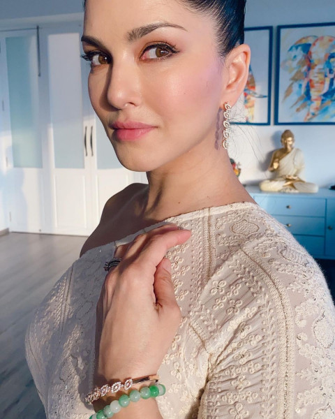 Sexy Sunny Leone New Photos For Mobile wallpaper hd