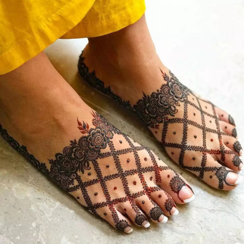 Simple Mehandi Design Images For Wedding Dulhan