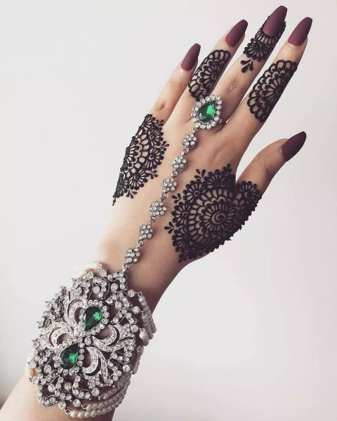 Simple Mehandi Design Images For Wedding Dulhan