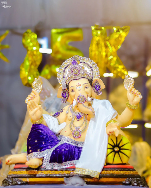 Sitting Ganpati Bappa Statue Wallpaper Free Images