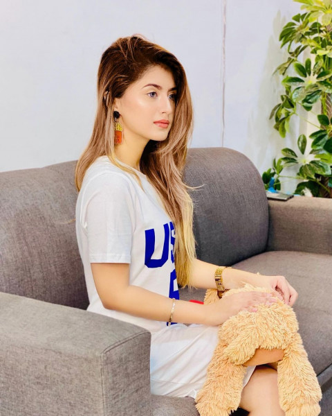 Sitting Indore Arishfa Khan Cute Pictures Free