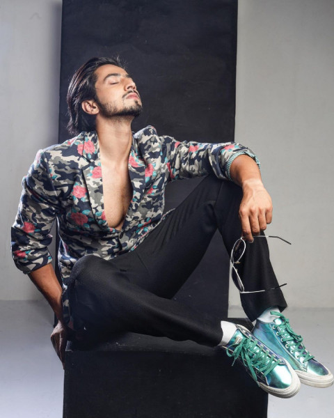 Sitting Mr  Faisu Images HD WhatsApp DP Pics