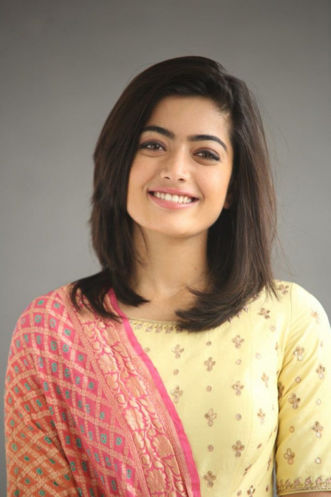 Smile Rashmika Mandanna Photos mobile Wallappers HD