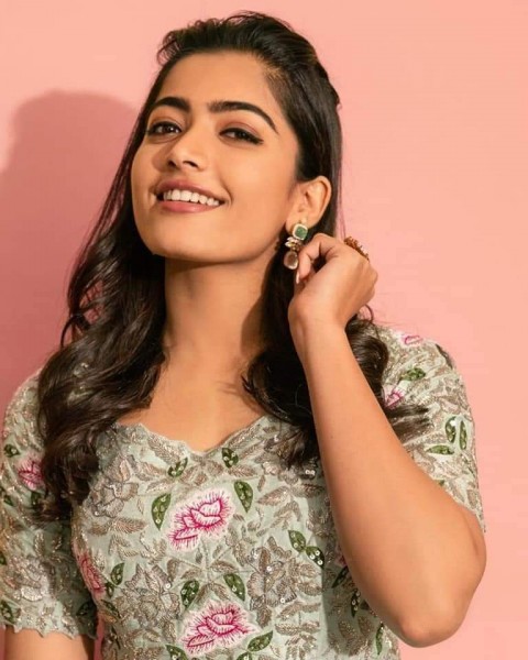 Smiling Rashmika Mandanna Hot DP HD Photos