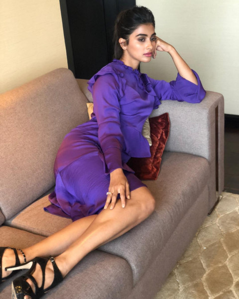 South Actress Beautiful Pooja Hegde Wallpaper HD Pictures