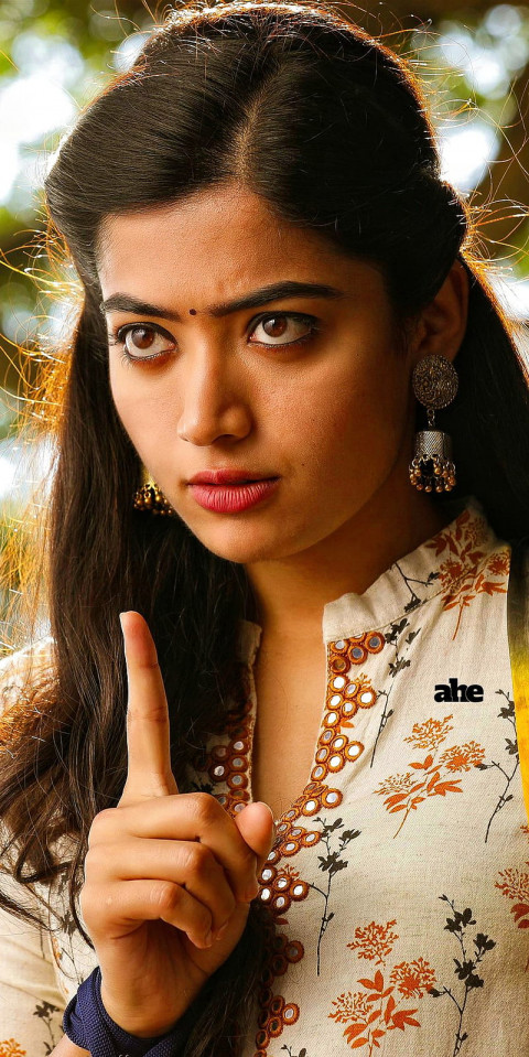 South Actress Rashmika Mandanna WAllpapers For Mobile DP