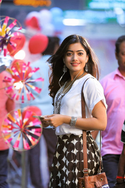 South Actress Rashmika Mandanna WAllpapers For Mobile DP