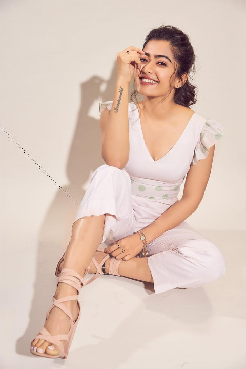South Actress Rashmika Mandanna WAllpapers For Mobile DP
