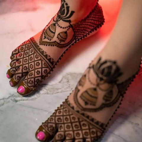 Stylish Dulhan Mehndi Design Wallpaper For Wedding