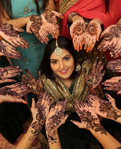 Stylish Dulhan Mehndi Design Wallpaper For Wedding