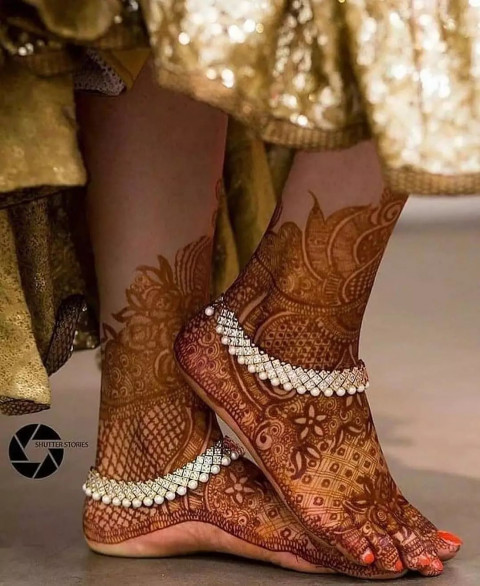 Stylish Dulhan Mehndi Design Wallpaper For Wedding