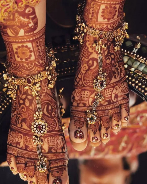 Stylish Dulhan Mehndi Design Wallpaper For Wedding