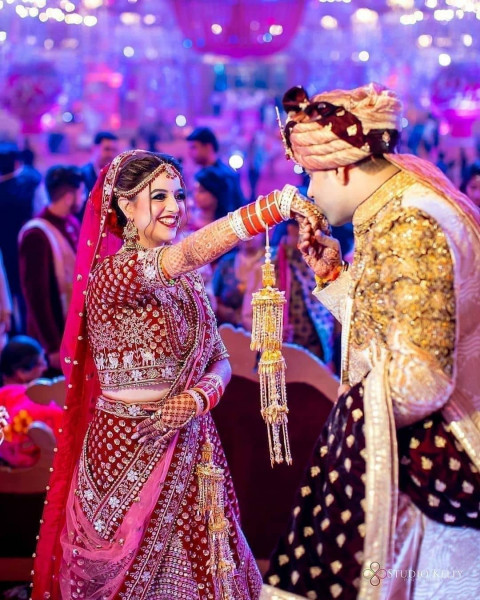 Stylish Look Girls Photoshoot Ideas For Wedding