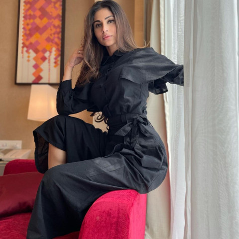 Stylish Mouni Roy HD Wallpapers Images Photos