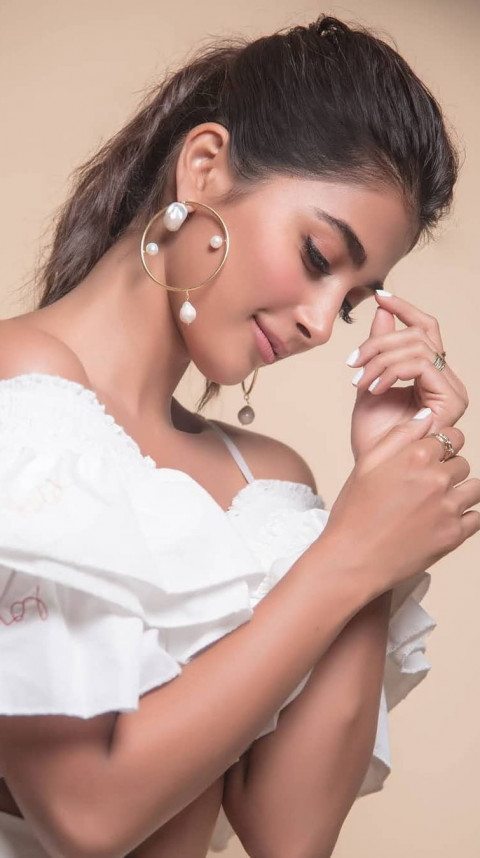 Stylish Pooja Hegde Full Hd Wallpaper mobile Photos