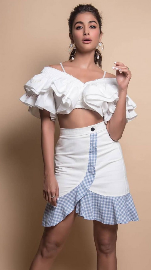 Stylish Pooja Hegde Full Hd Wallpaper mobile Photos