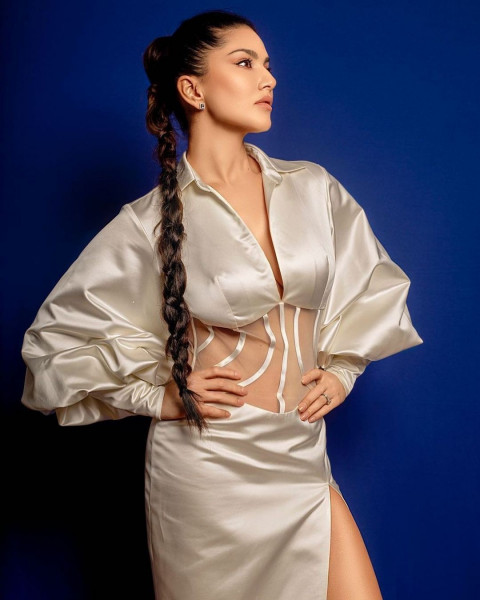 Sunny Leone Hot Look Pictures Images Full HD Wallpaper