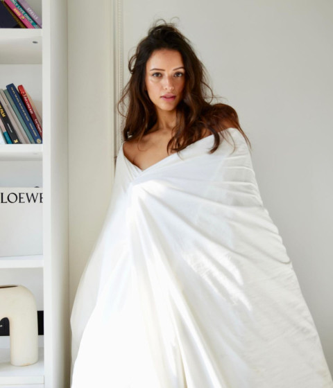 Tripti Dimri Hot HD Photos in Towal Mobile WhatsApp Dp Wallpaper