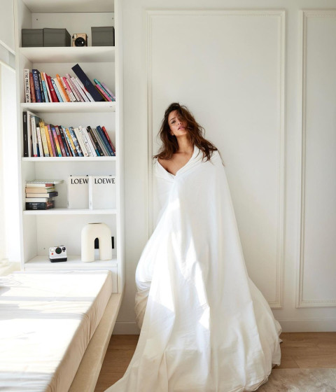 Tripti Dimri Hot HD Photos & Wallpapers for Mobile WhatsApp DP