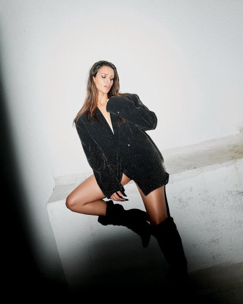 Tripti Dimri Hot HD Photos & Wallpapers for Mobile WhatsApp DP