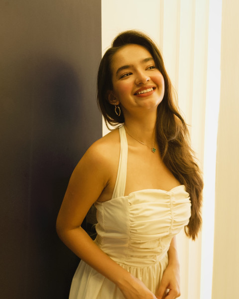 Tv Actress Anushka Sen Cute Photo Image Free