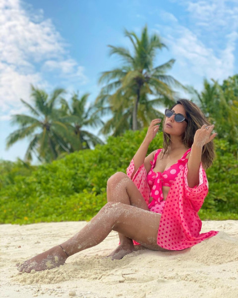 TV Actress Hina Khan Hot Wallpaper Images  DP HD