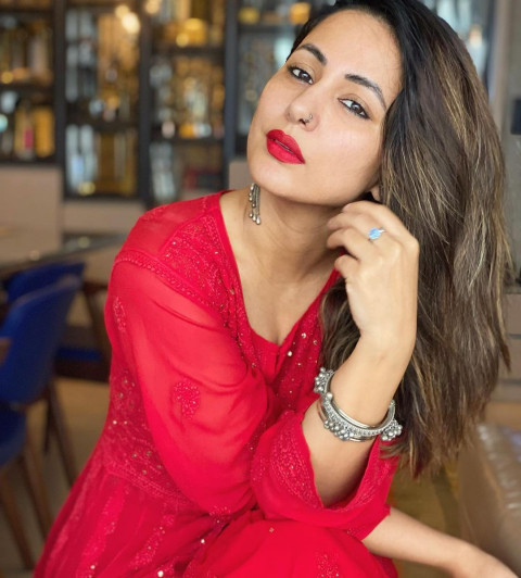 TV Actress Hina Khan Wallpaper Images For Mobile Photo
