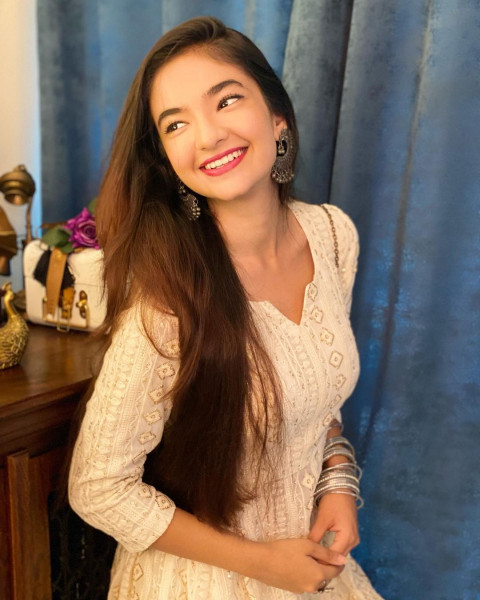 TV Star Anushka Sen Wallpaper For WhatsApp Dp