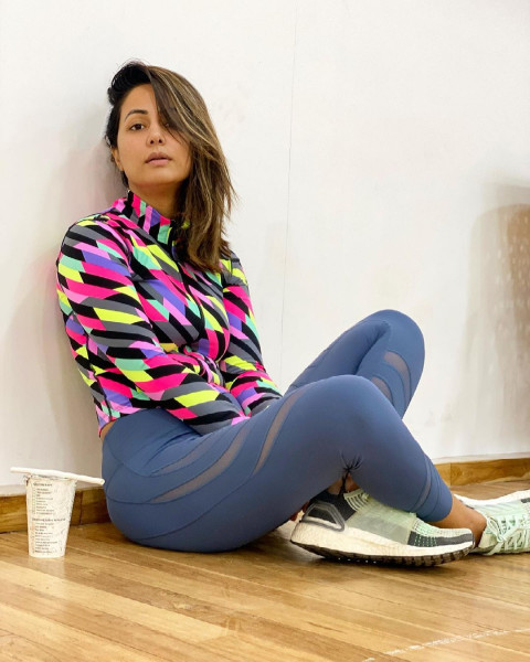TV Star Hina Khan Pic For Mobile Wallpaper