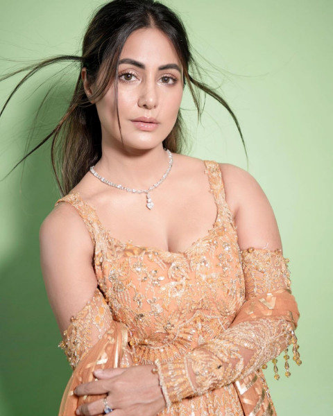 TV Star Hina Khan Pic For Mobile Wallpaper