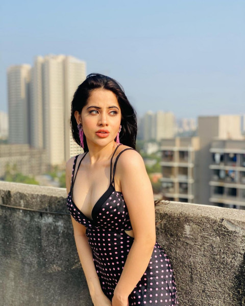 Urfi Javed Beautiful Full HD Photos Mobile   Wallpapers