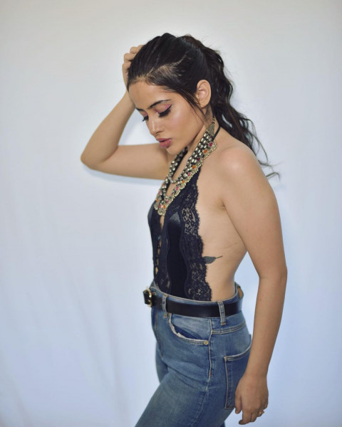 Urfi Javed Beautiful Full HD Photos Mobile   Wallpapers