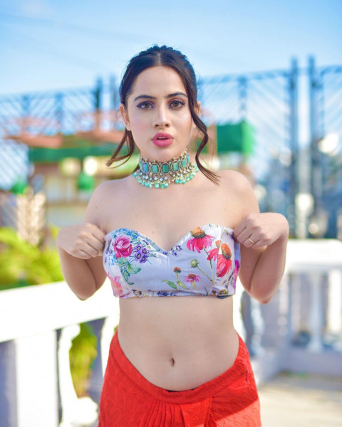 Urfi Javed Beautiful HD Hot Photos Mobile   Wallpapers