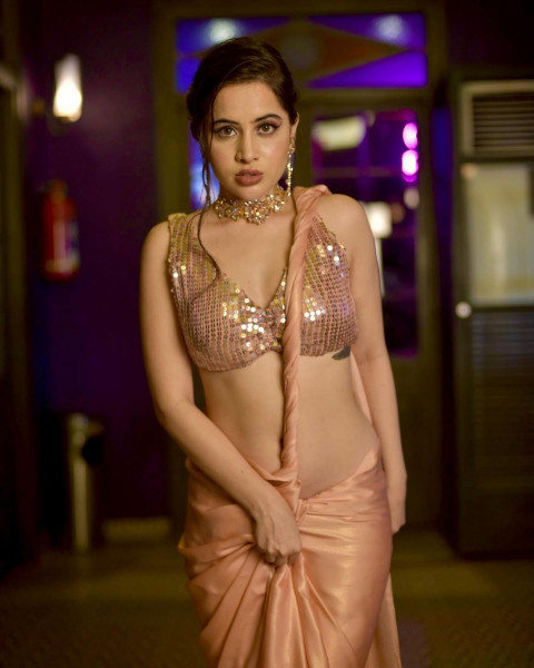 Urfi Javed Beautiful HD Hot Photos Mobile   Wallpapers