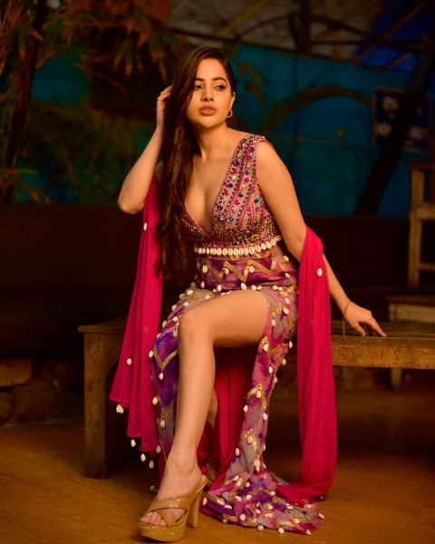 Urfi Javed Beautiful HD Photos WhatsApp Dp Mobile   Wallpaper