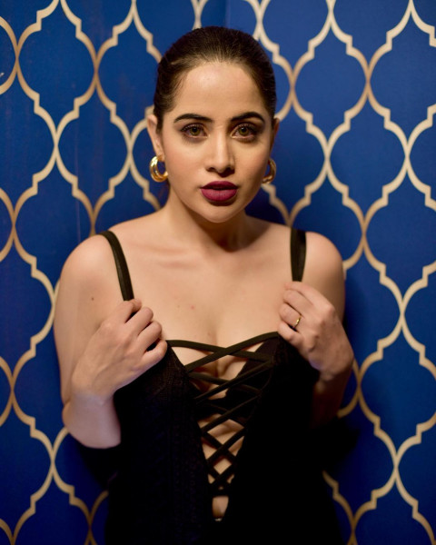 Urfi Javed Beautiful HD Photos WhatsApp Dp Mobile   Wallpaper