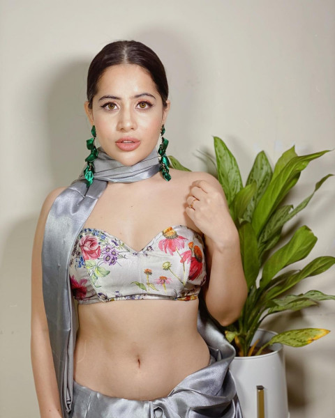 Urfi Javed Beautiful HD Photoshoot Photos  Wallpapers