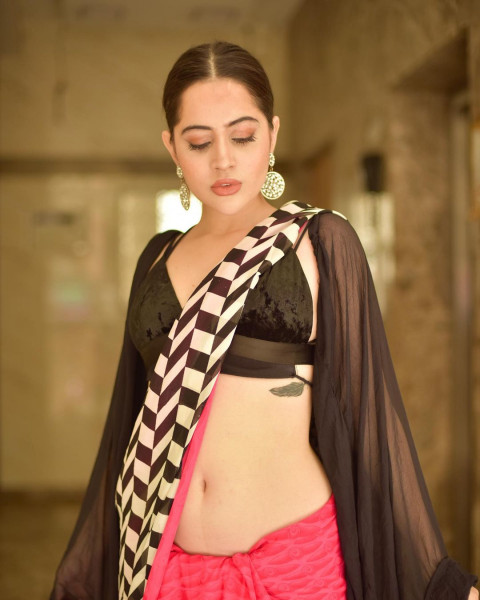 Urfi Javed Beautiful HD Pictures Mobile   Wallpapers