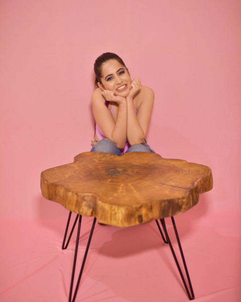 Urfi Javed Beautiful Hot Photos Phone   Wallpapers