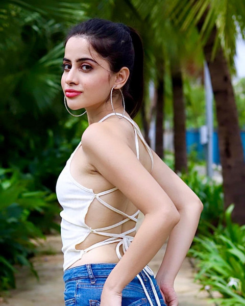 Urfi Javed Beautiful Photos Mobile   Wallpapers HD
