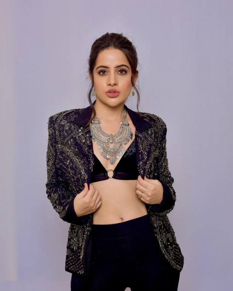 Urfi Javed Beautiful Sexy Photos Mobile   Wallpapers