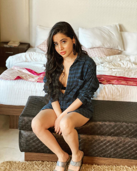 Urfi Javed Hot Beautiful HD Photoshoot Photos  Wallpaper