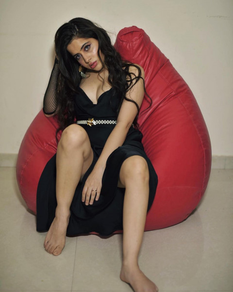 Urfi Javed Hot Beautiful HD Photoshoot Pics Wallpapers