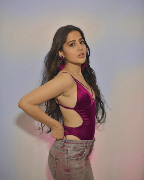 Urfi Javed Hot Beautiful HD Photoshoot Pics Wallpapers