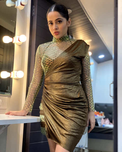 Urfi Javed Latest HD Hot Photos Mobile   Wallpapers