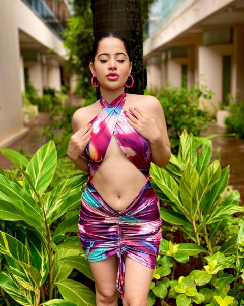 Urfi Javed Latest HD Hot Photos Mobile   Wallpapers