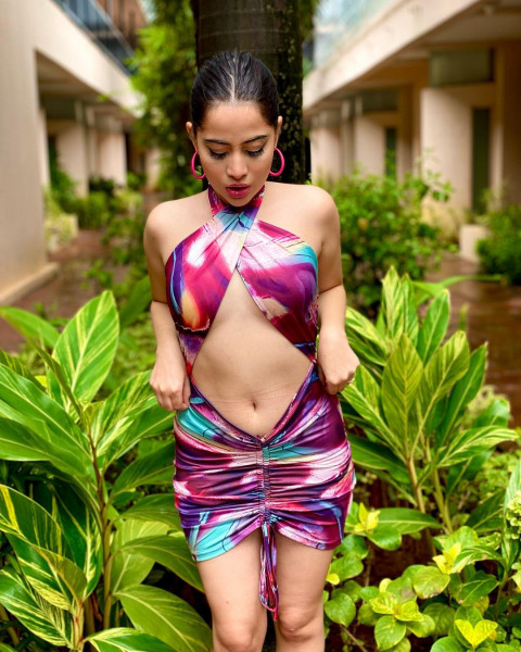 Urfi Javed Latest HD Hot Photos Mobile   Wallpapers