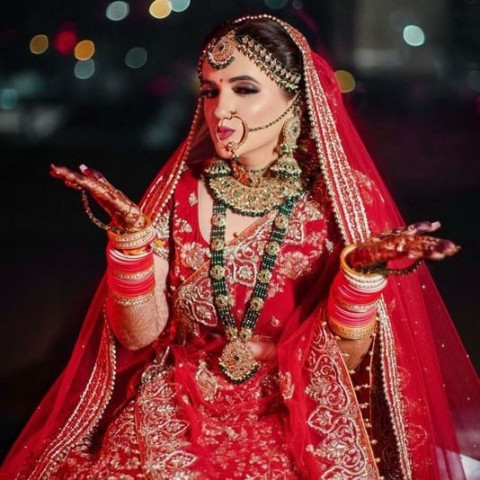 Wedding Photoshoot Dresses For Girls Wallpapers Pics