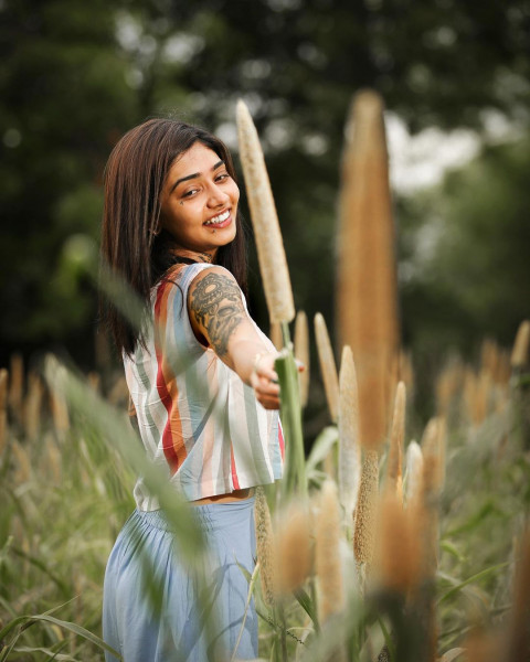 Wish Rathod Sexy Look HD PIcs Wallpapers for Mobile